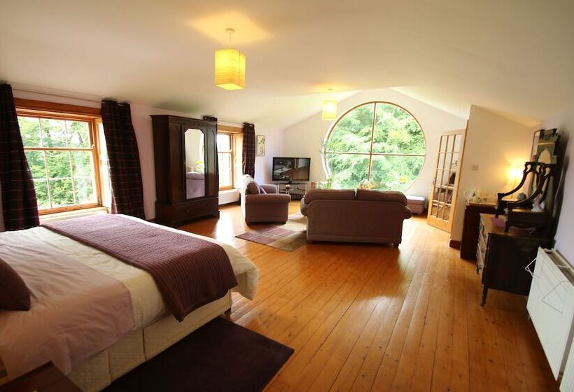 ペンション Over The Rainbow   Vegetarian Guesthouse