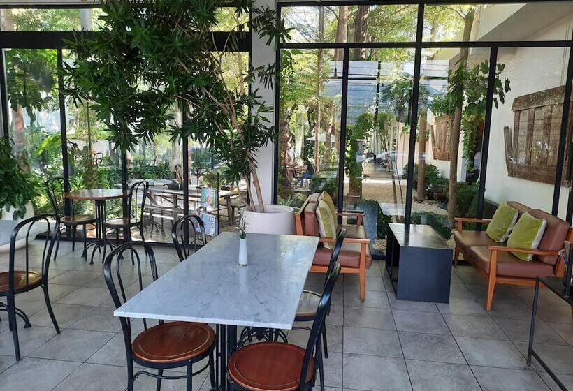 민박 Lovina Life Room & Cafe