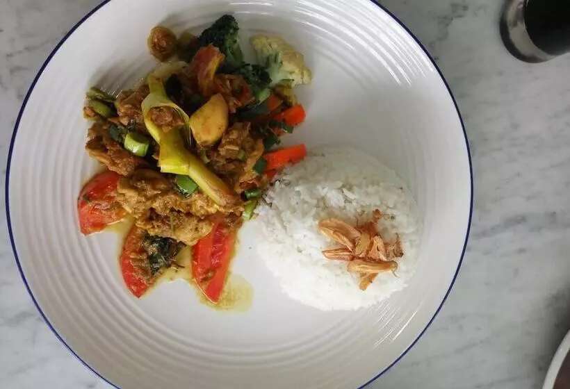 ベッドアンドブレックファースト Lovina Life Room & Cafe