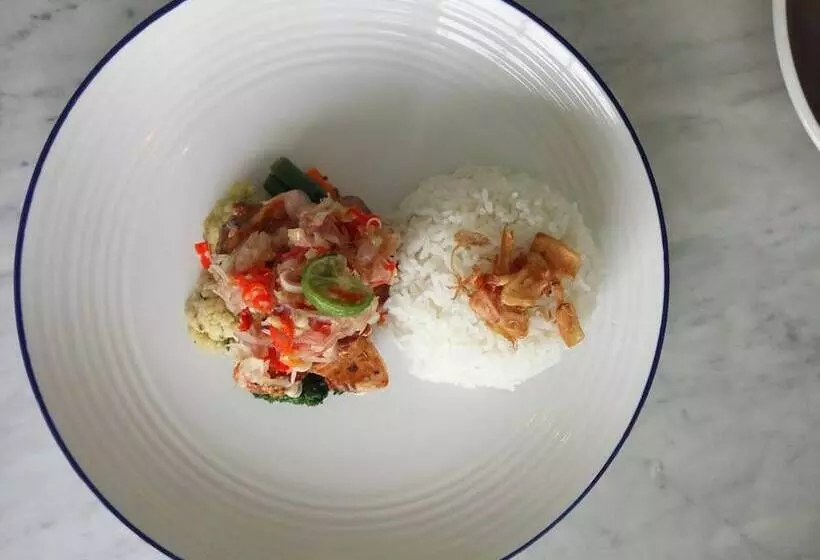 ベッドアンドブレックファースト Lovina Life Room & Cafe