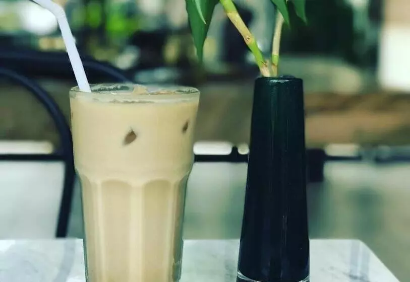 ベッドアンドブレックファースト Lovina Life Room & Cafe