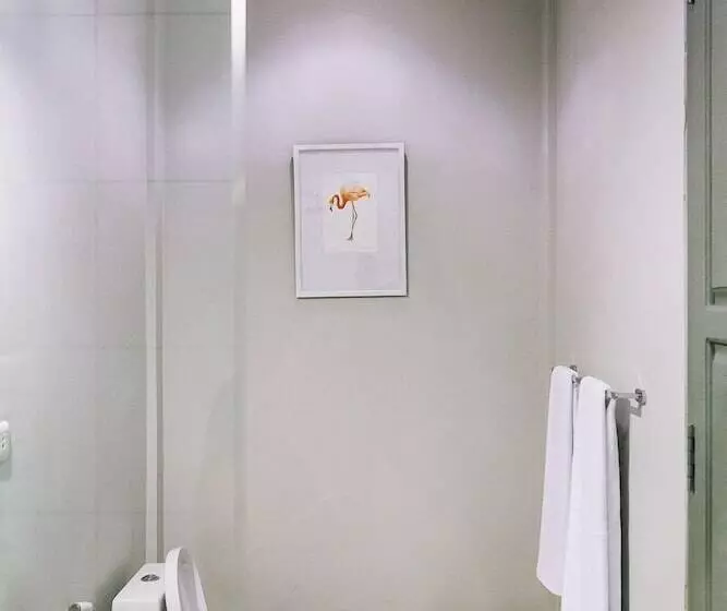 ベッドアンドブレックファースト Lovina Life Room & Cafe