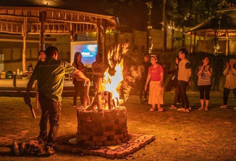 Hotel Sparks Forest Adventure Sukabumi