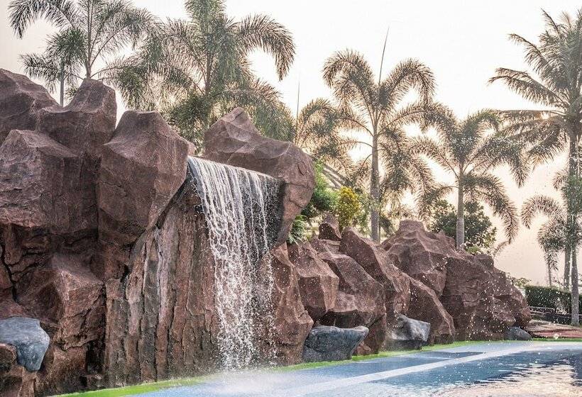 Hotel Sparks Forest Adventure Sukabumi