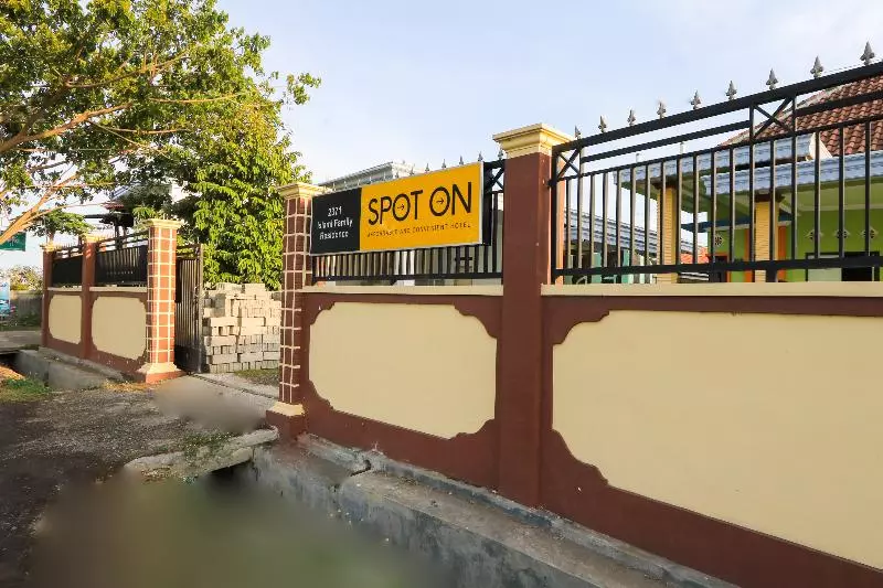 Retkeilymaja Spot On 2371 Islami Family Residence