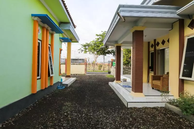 Retkeilymaja Spot On 2371 Islami Family Residence