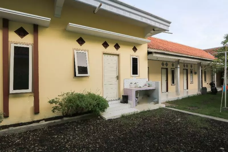 Retkeilymaja Spot On 2371 Islami Family Residence