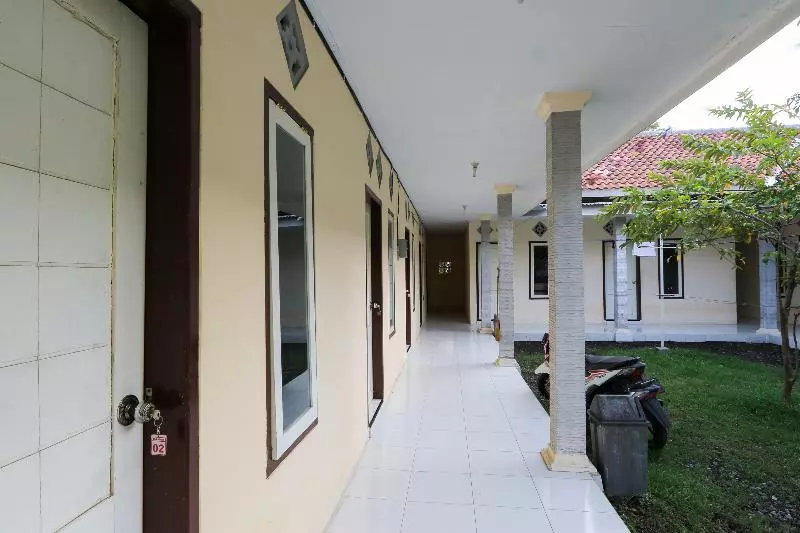 Retkeilymaja Spot On 2371 Islami Family Residence