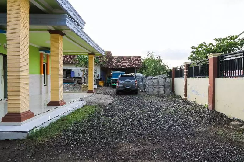 Retkeilymaja Spot On 2371 Islami Family Residence