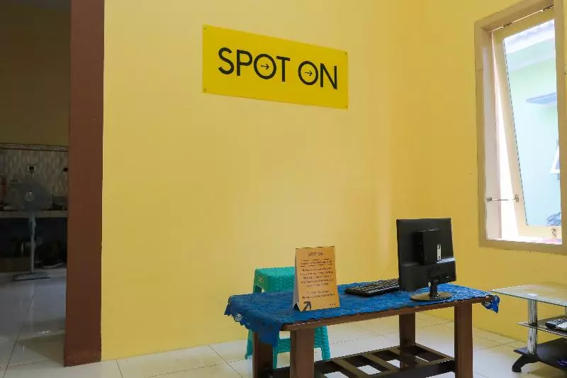 Retkeilymaja Spot On 2371 Islami Family Residence