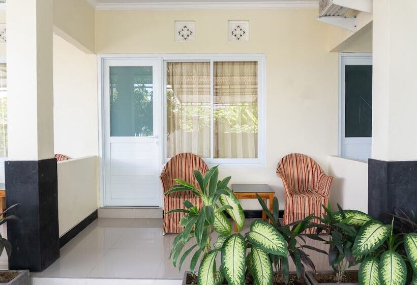 Bed and Breakfast Griya Cempaka Mas