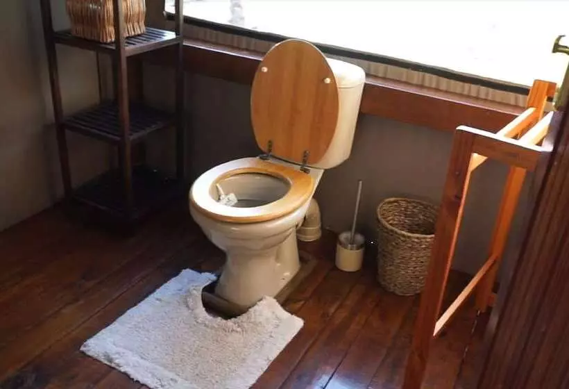 ホテル Iphofolo Lodge