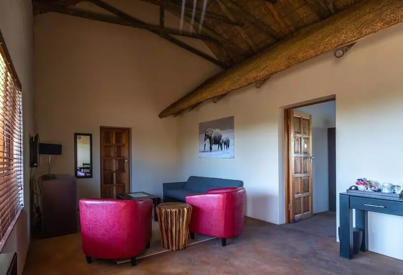 ホテル Iphofolo Lodge