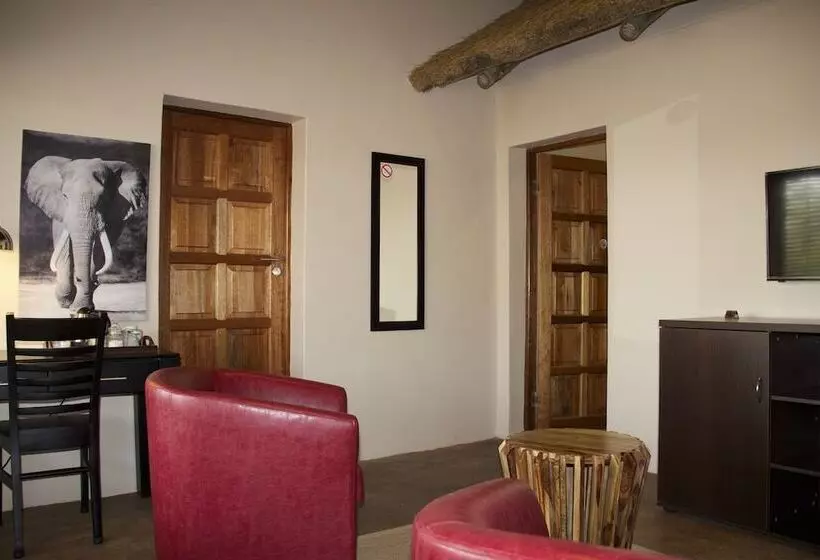 ホテル Iphofolo Lodge