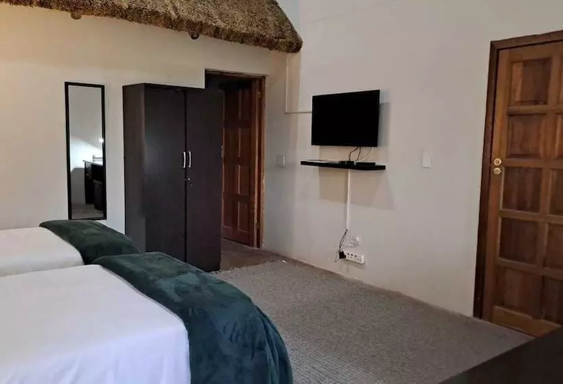 ホテル Iphofolo Lodge