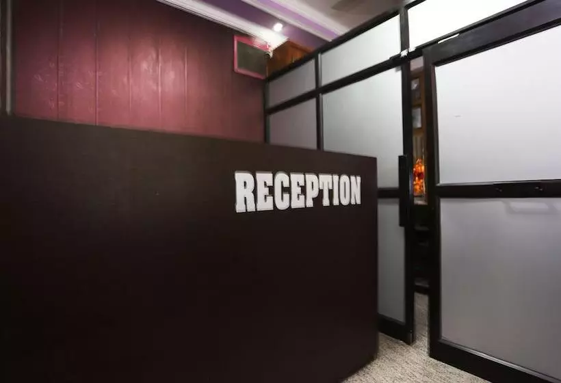 ホテル Surya By Oyo Rooms