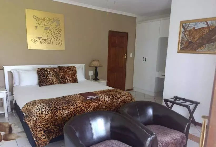 Majatalo Happy Jackal