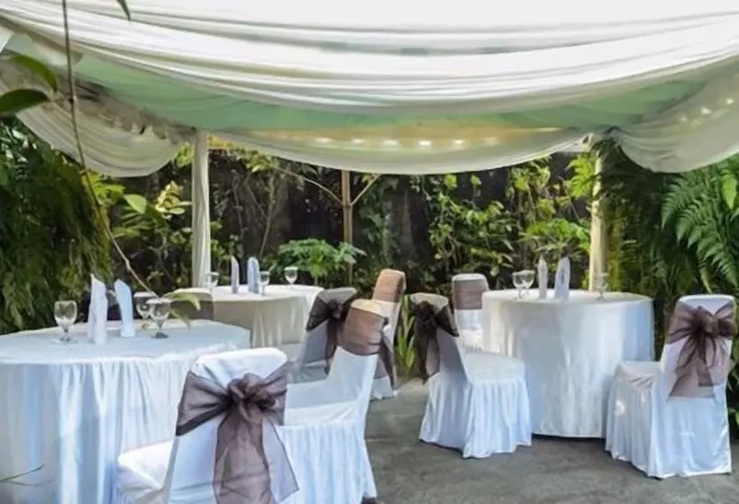 Majatalo The Garden Family Guest House