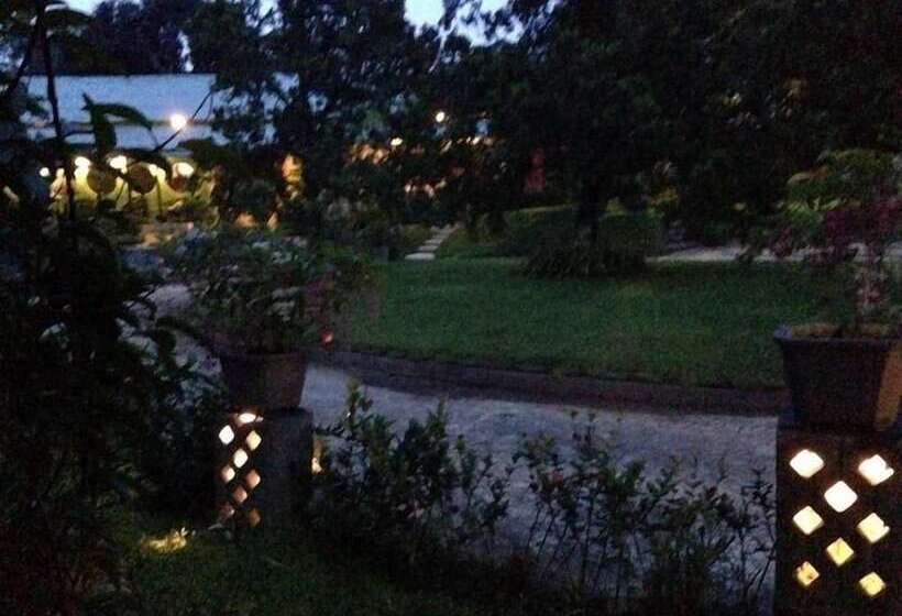 פנסיון The Garden Family Guest House