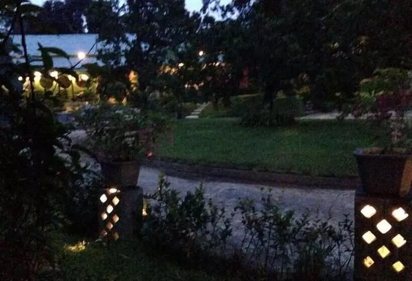 Majatalo The Garden Family Guest House