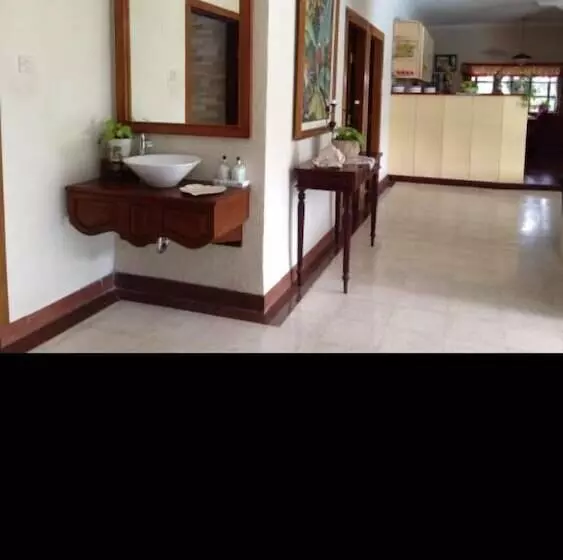 Majatalo The Garden Family Guest House