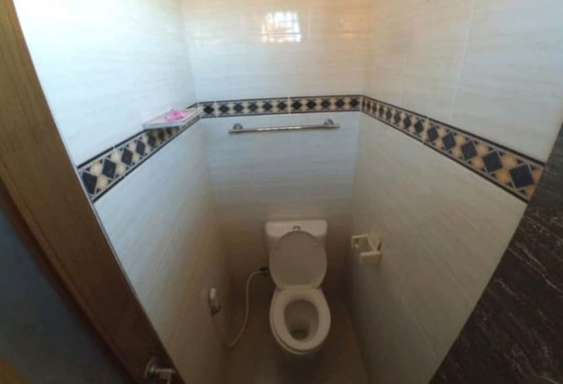 膳宿费 Wayan B Luck