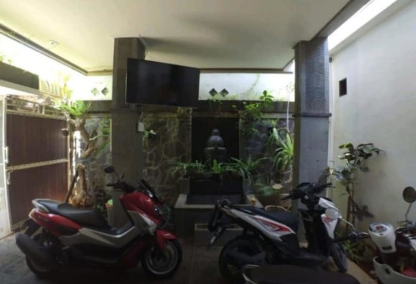 膳宿费 Wayan B Luck