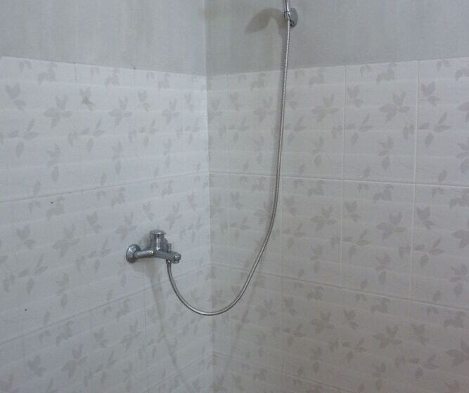 旅馆 Surfers Dorm House