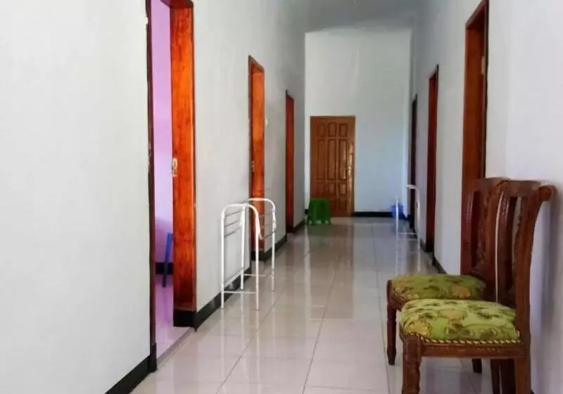 Aamiaismajoitus (B&B) Agung Safira Homestay