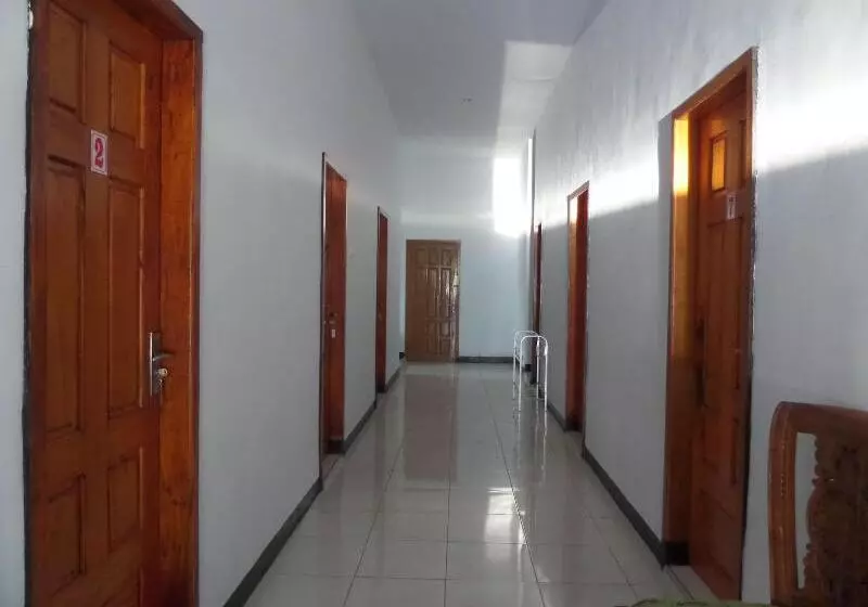 Aamiaismajoitus (B&B) Agung Safira Homestay