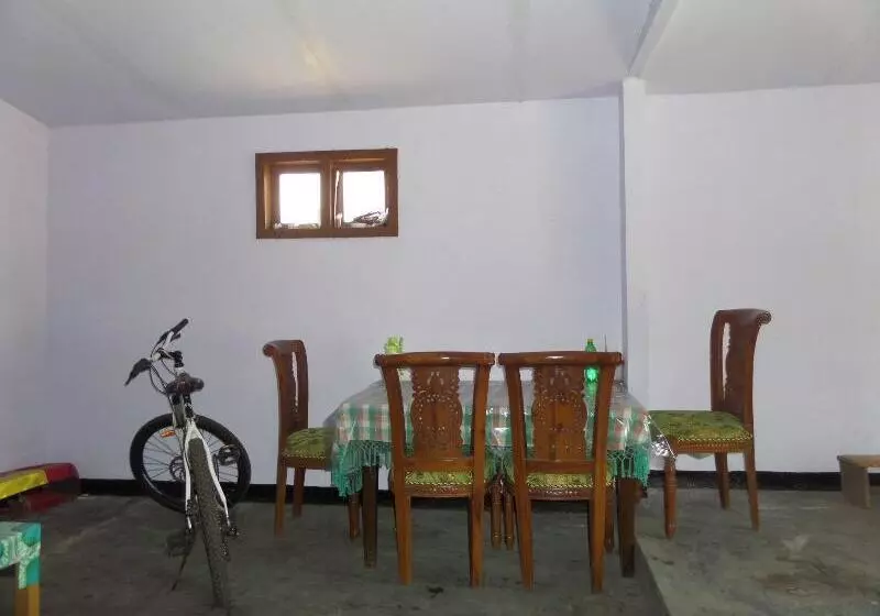 Aamiaismajoitus (B&B) Agung Safira Homestay