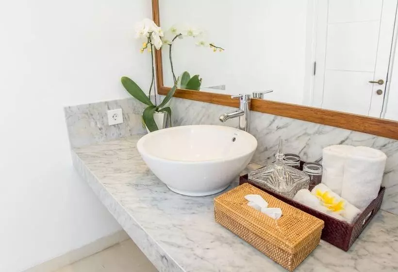 Aamiaismajoitus (B&B) Canggu Villa & Cooking Retreat