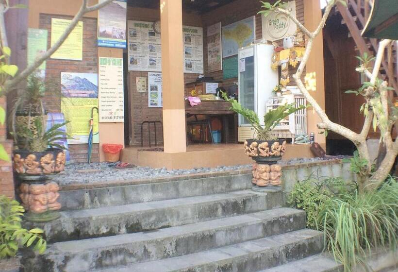 Green Paddy Hostel & Villa