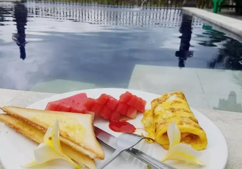 Green Paddy Hostel & Villa