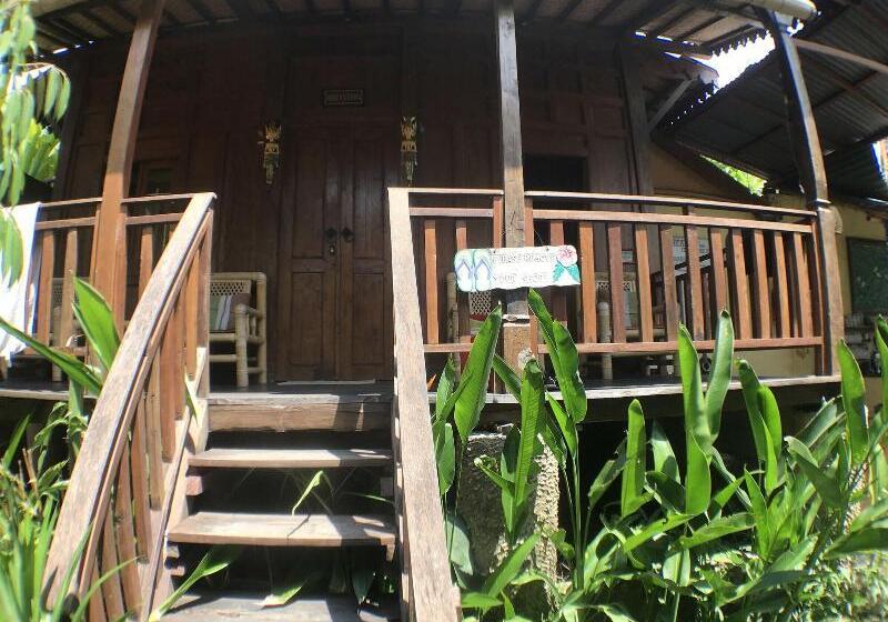 Green Paddy Hostel & Villa