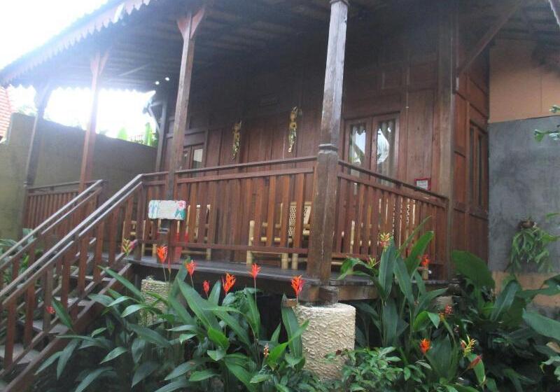 Green Paddy Hostel & Villa