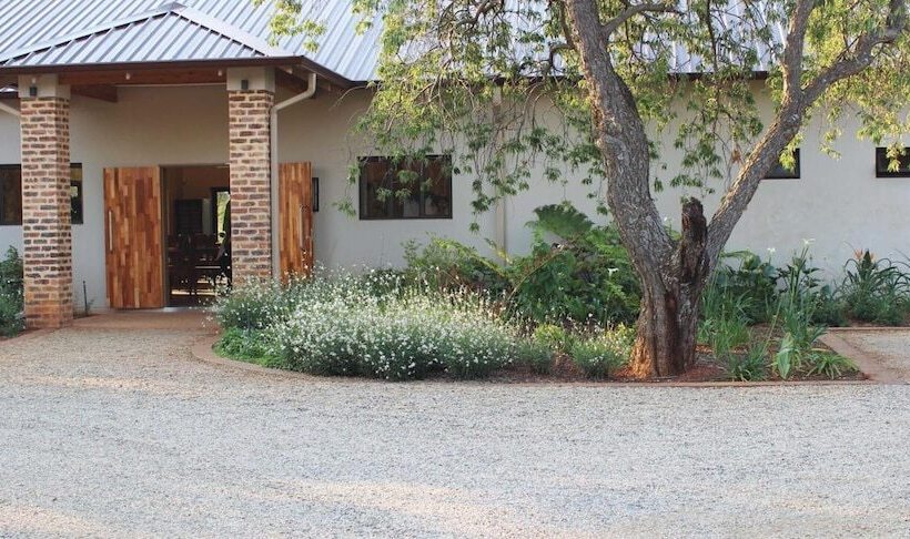 酒店 Esther S Country Lodge