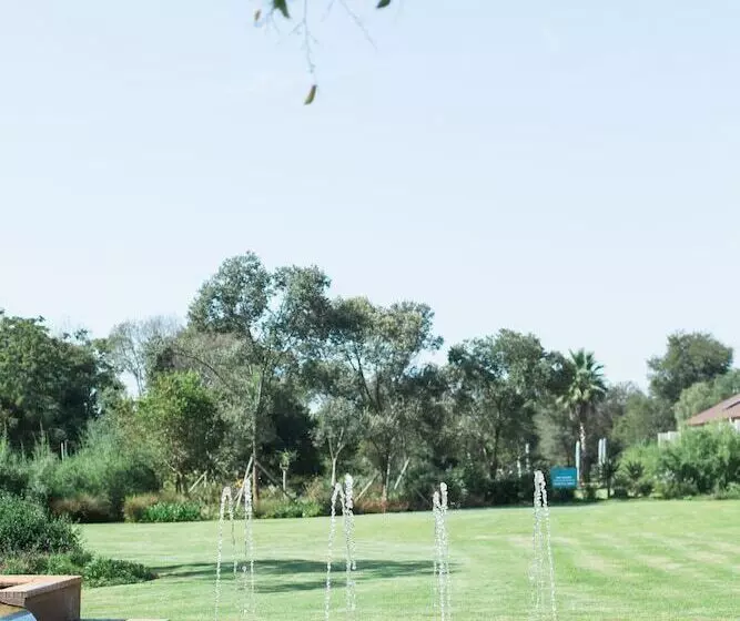 Hotelli Esther S Country Lodge