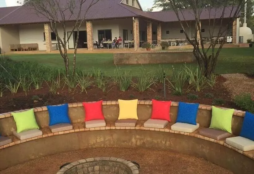 Hotelli Esther S Country Lodge