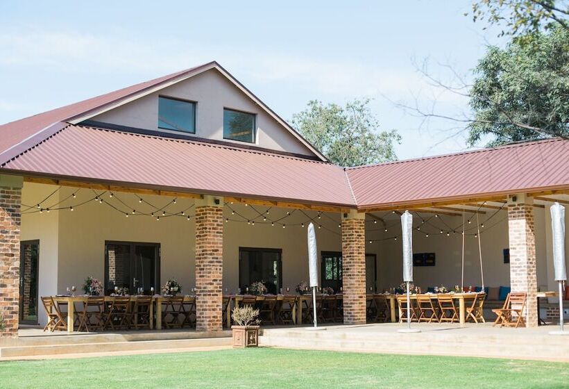 酒店 Esther S Country Lodge