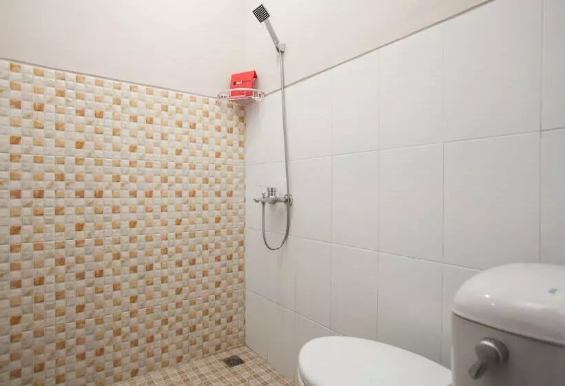 Hotelli Reddoorz Syariah Plus Near Banyuwangi Airport