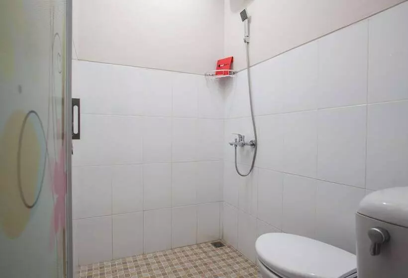 Hotelli Reddoorz Syariah Plus Near Banyuwangi Airport