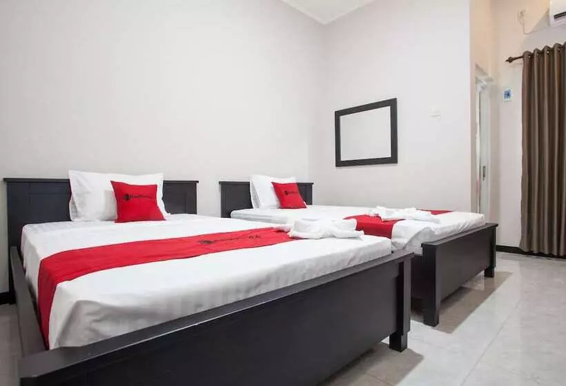Hotelli Reddoorz Syariah Plus Near Banyuwangi Airport