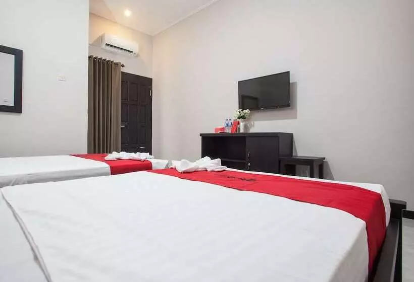 Hotelli Reddoorz Syariah Plus Near Banyuwangi Airport