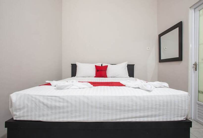 هتل Reddoorz Syariah Plus Near Banyuwangi Airport