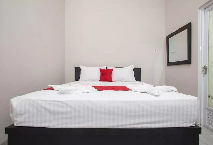 Hotelli Reddoorz Syariah Plus Near Banyuwangi Airport