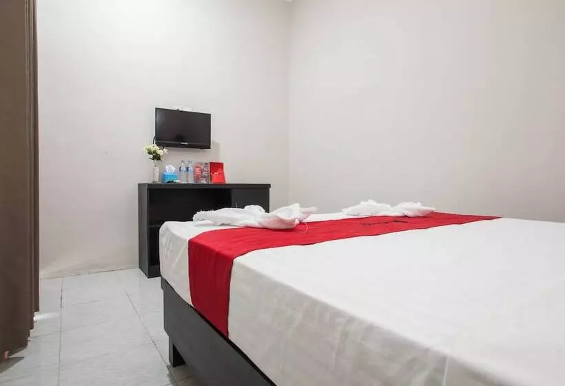 Hotelli Reddoorz Syariah Plus Near Banyuwangi Airport