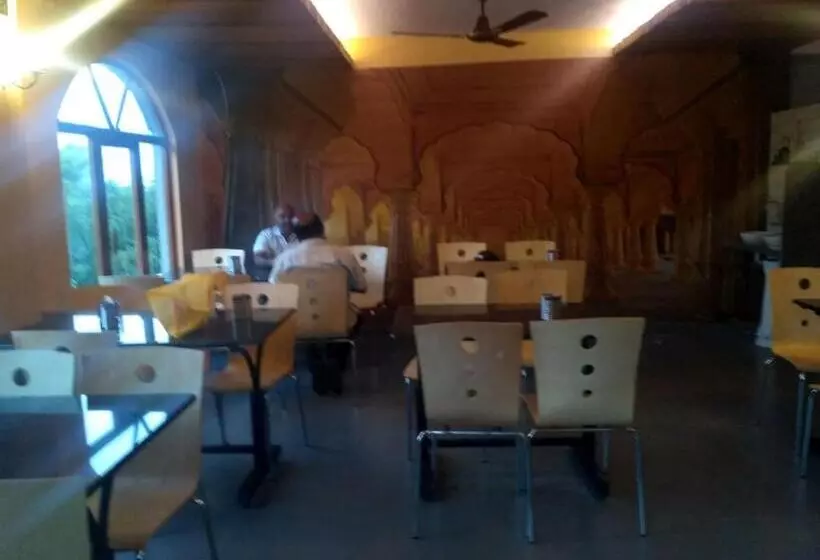 Hotelli Magadh ,in Fort Panhala