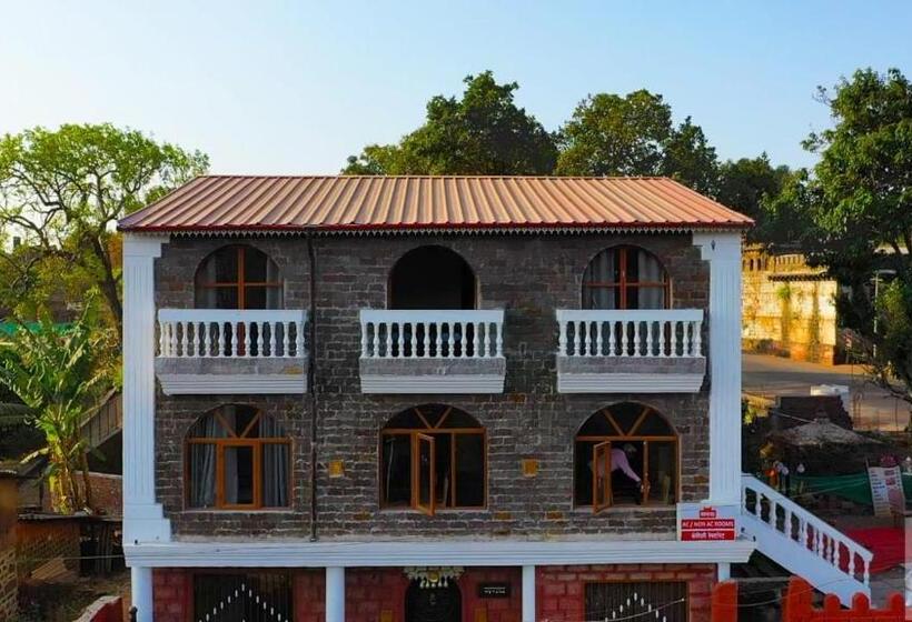 酒店 Magadh ,in Fort Panhala