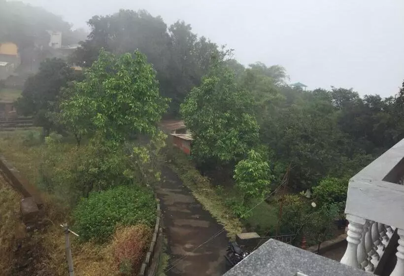 Hotelli Magadh ,in Fort Panhala